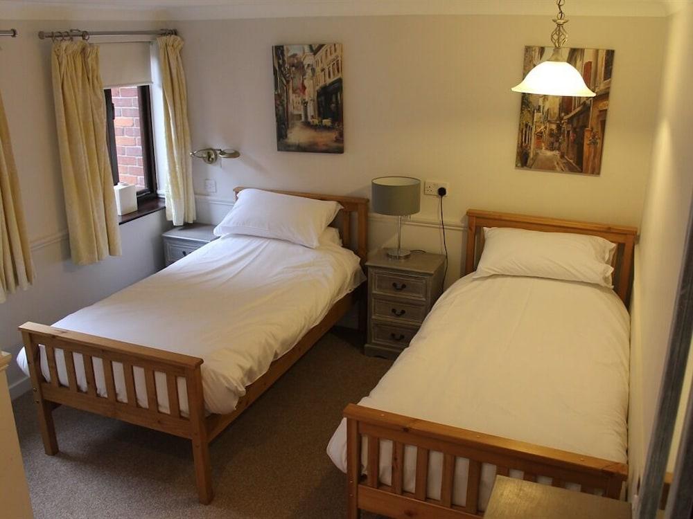 The Swan Motel, Gillingham Бекклс Экстерьер фото