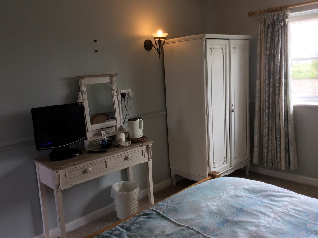 The Swan Motel, Gillingham Бекклс Экстерьер фото